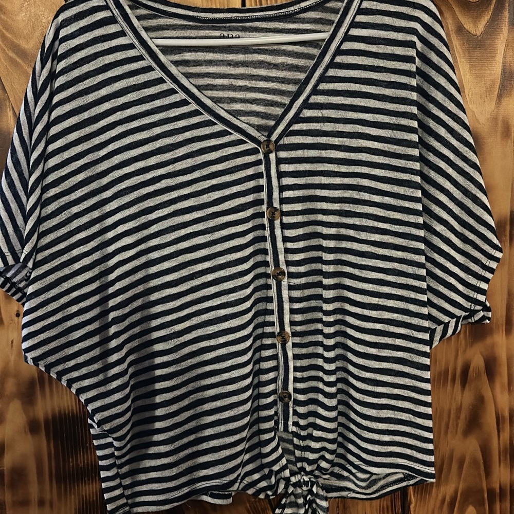 Black and Gray V-neck Short Sleeve Button Down Tie Front Top